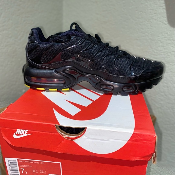 all red nike air max plus